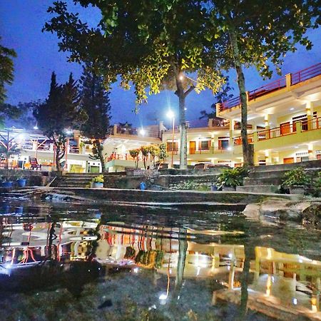 Pandu Lakeside Hotel Parapat Esterno foto