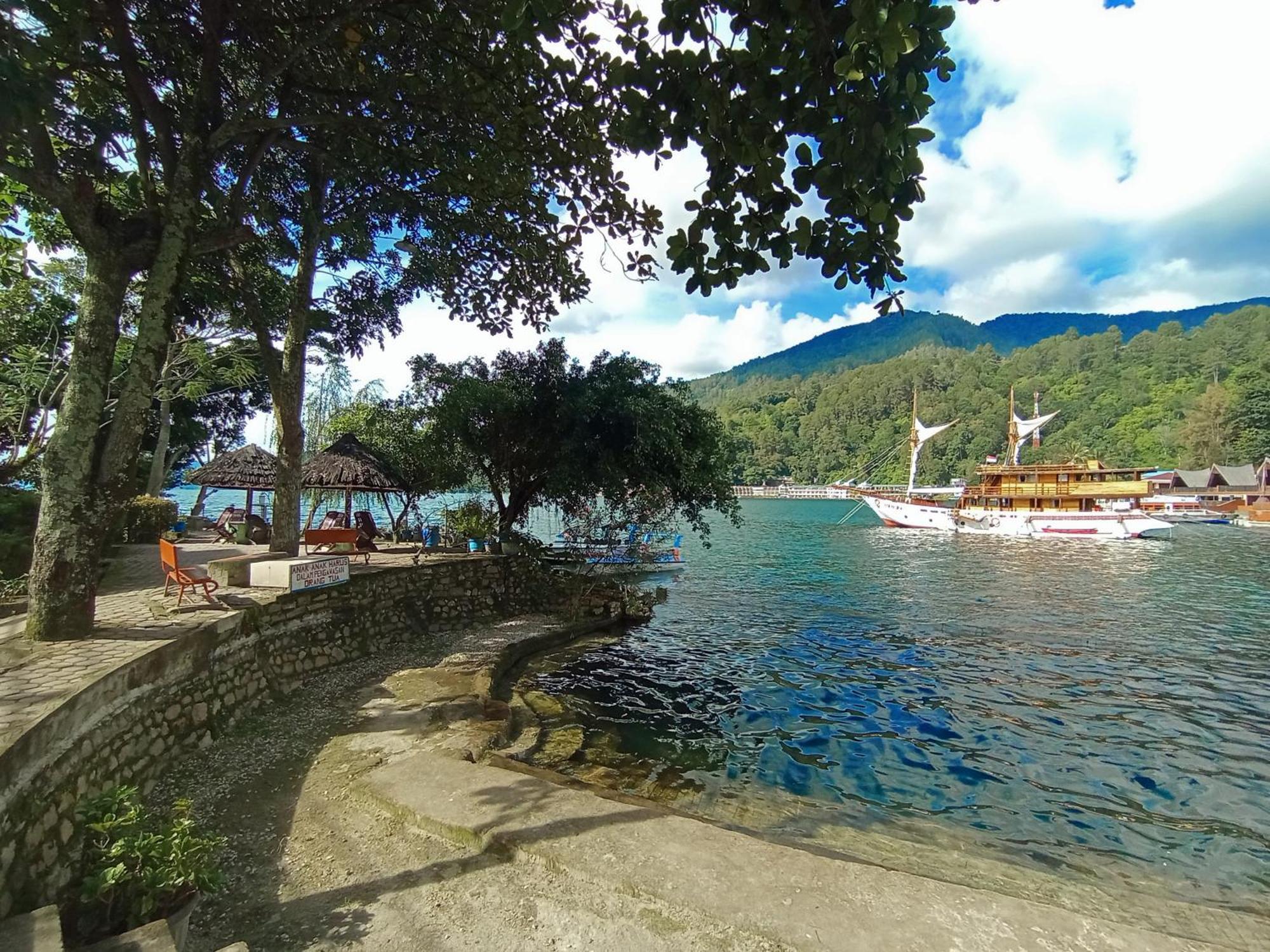 Pandu Lakeside Hotel Parapat Esterno foto