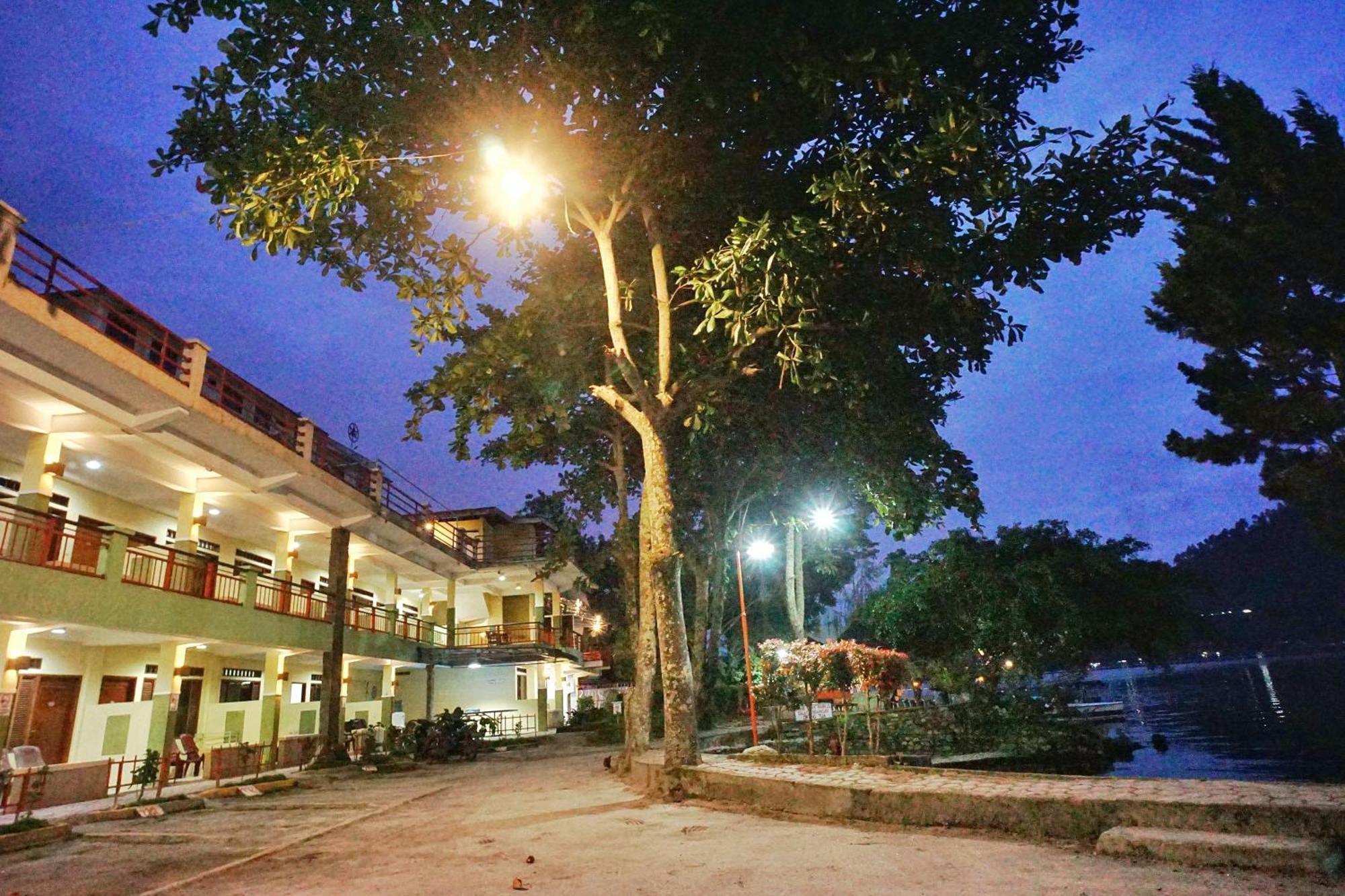 Pandu Lakeside Hotel Parapat Esterno foto