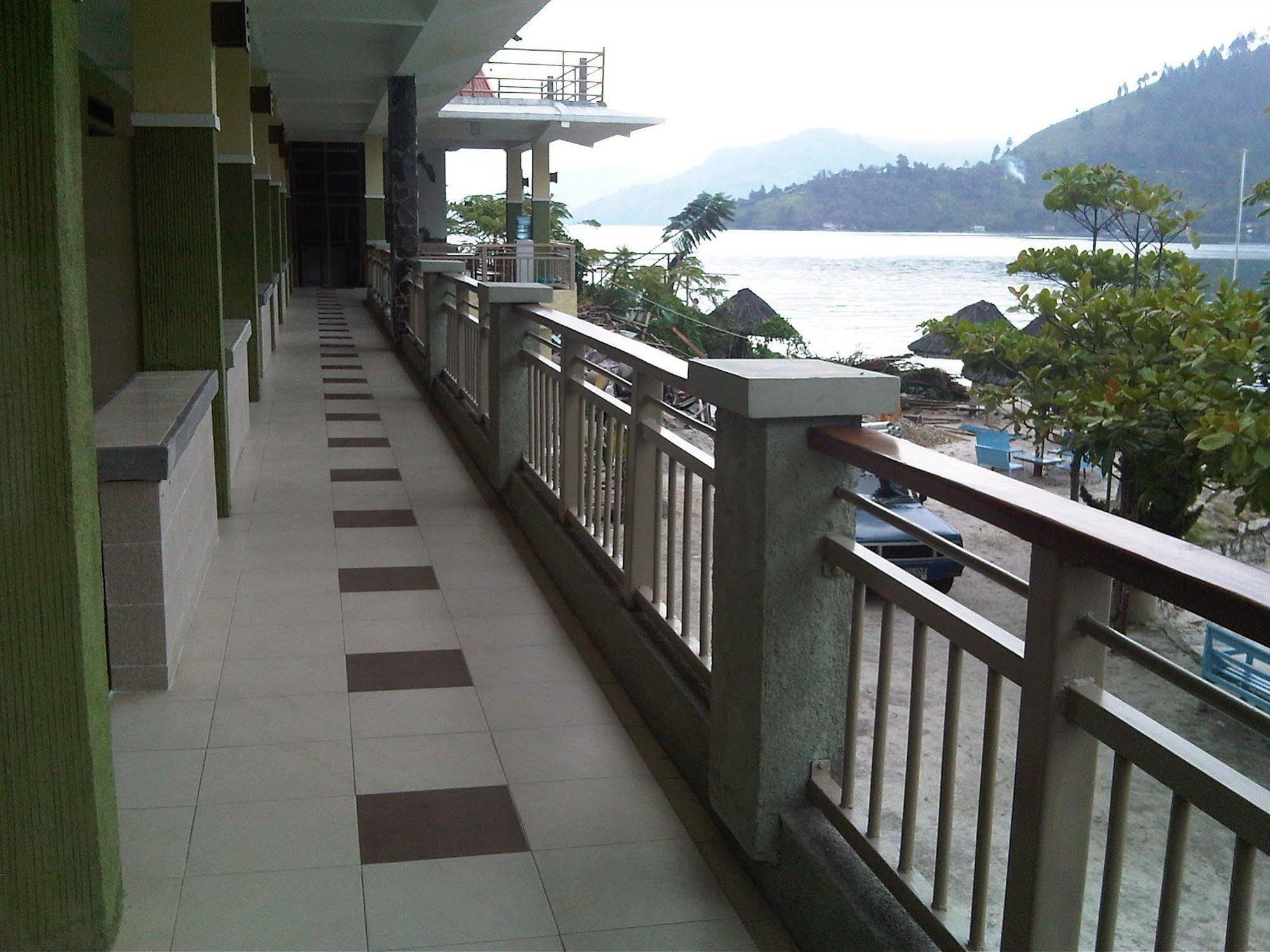 Pandu Lakeside Hotel Parapat Esterno foto