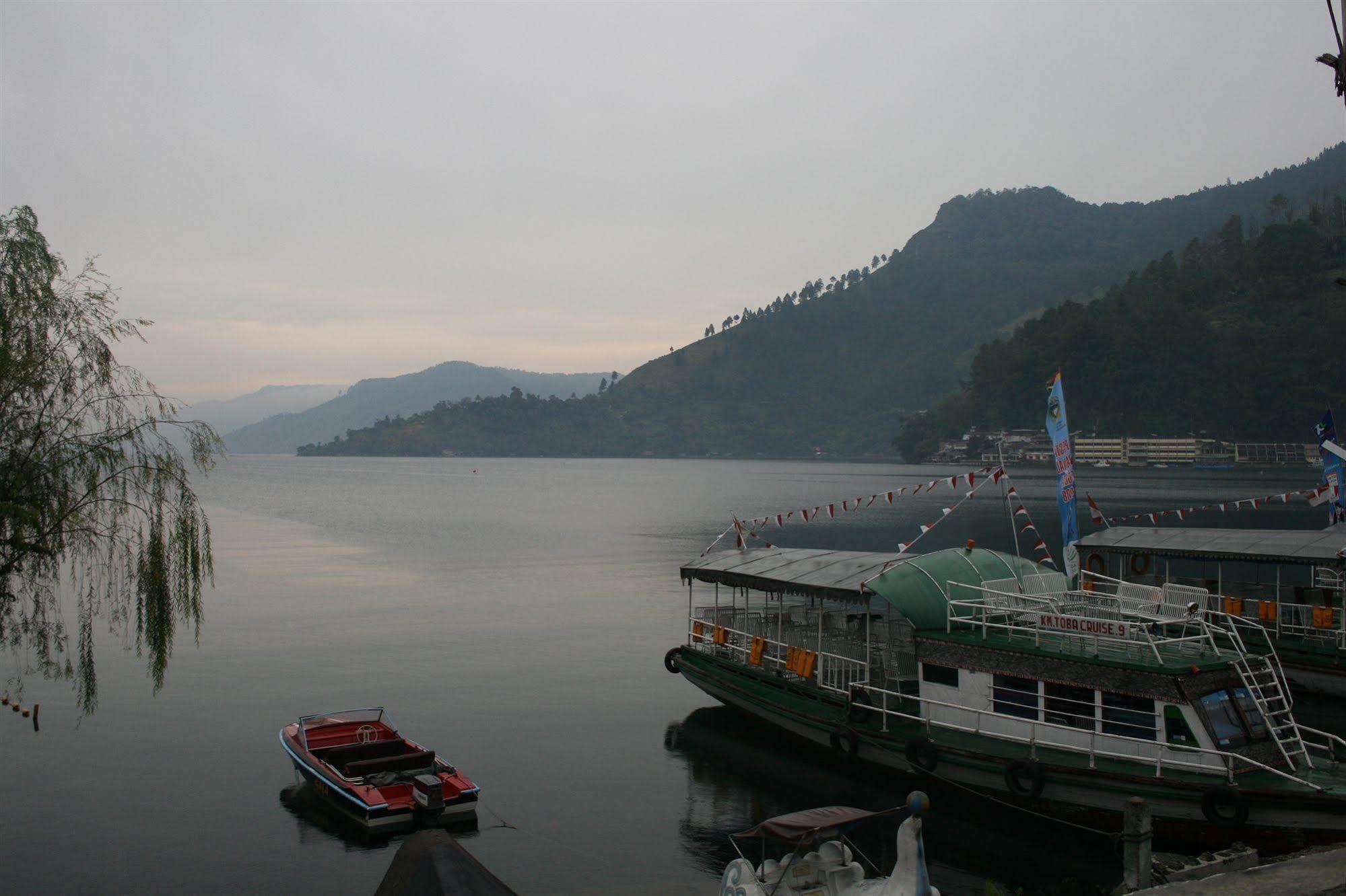 Pandu Lakeside Hotel Parapat Esterno foto