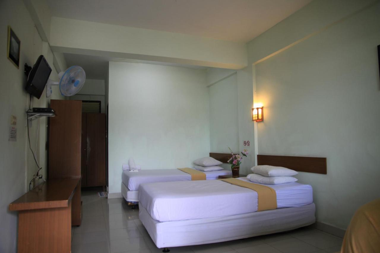 Pandu Lakeside Hotel Parapat Esterno foto