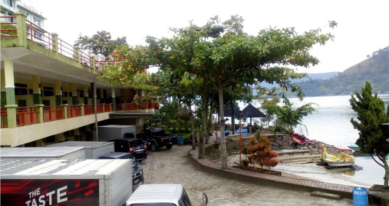 Pandu Lakeside Hotel Parapat Esterno foto
