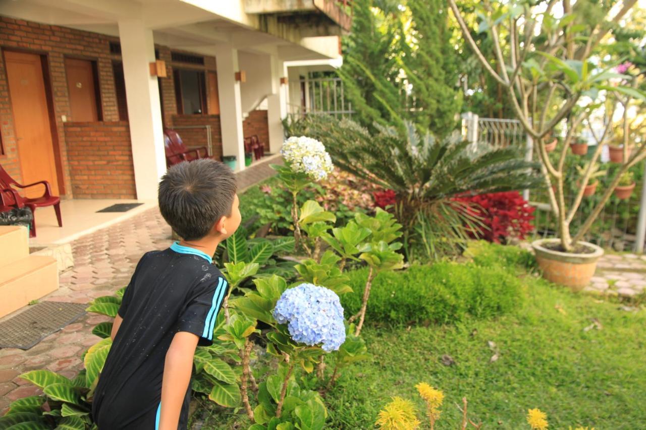 Pandu Lakeside Hotel Parapat Esterno foto